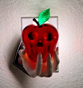 Bath Body Works EVIL APPLE WITCH HAND Wallflowers Nightlight Plug Halloween 2022 - Picture 1 of 4