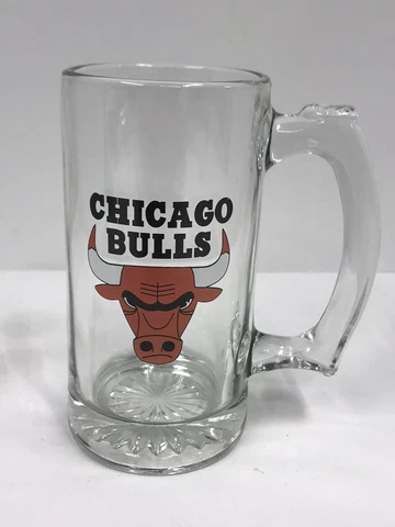 VINTAGE CHICAGO BULLS COLLECTABLE BEER MUG GLASS Cover