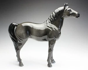 Estatuilla de porcelana negra de caballo de 10" de largo gris acero estatua de tamaño grande Japón nueva - Imagen 1 de 11