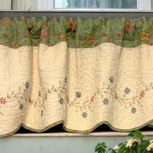 Vtg French Country Scalloped Valance Quilted Cream White Embroidered Floral 51’’ - Picture 1 of 3