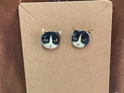 Pendientes cara gato acrílico estampado tono dorado? Pendientes Gatito Gato Blanco y Negro Foto 1 de 3