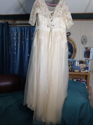 Beautiful Ivory wedding dress size18-20 Lace/Chiffon with special detail to back - Image 1 of 4