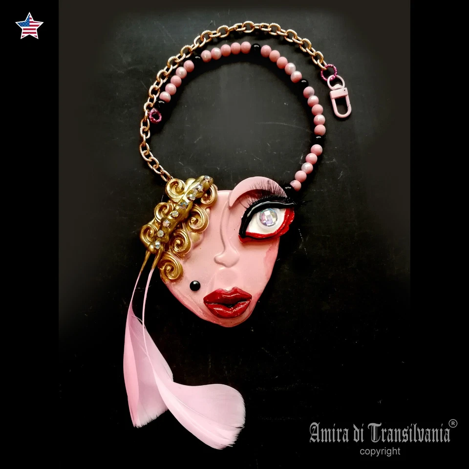 Cabeza de Muñeca Joyería Collar Colgante Minimalista Brutalista Modernista Mujer Cara Babero Foto 1 de 4