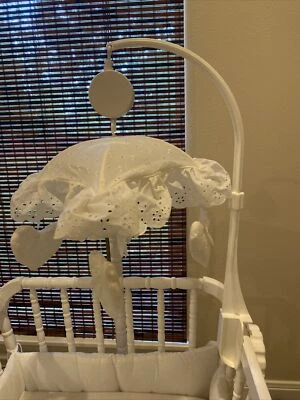 Kidsline Vintage White Eyelet Mobile Hearts Music Box Does Not Work - Image 1 of 4
