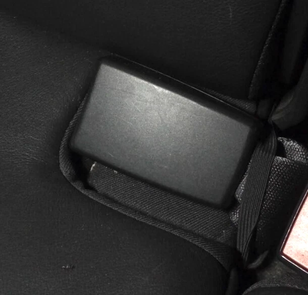 2010 CADILLAC SRX OE Rear Center Seat Belt Buckle Black - Изображение 1 из 1