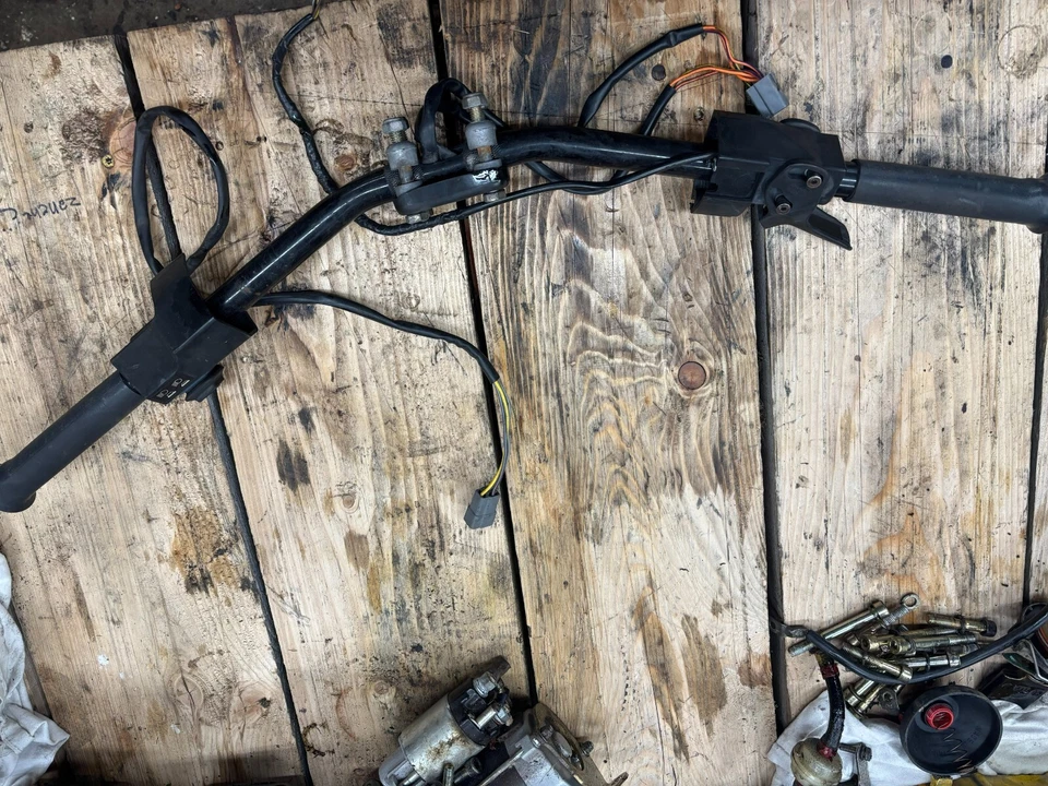 Guidões com controles 1998 SKI-DOO FORMULA 500 RW7344 - Imagem 1 de 4