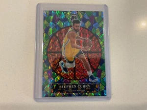 2020-21 Pallacanestro Mosaico Pallacanestro Vetro Colorato Stephen Curry SSP - Foto 1 di 2
