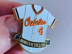 MLB Baltimore ORIOLES #4 Retired 1982 Vintage Gold Tack Pin V-5440 - Picture 1 of 3