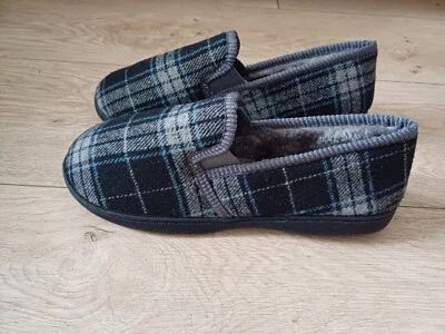 AVENUE SLIPPERS UK 7 SLIP ON BLACK CHECKED INDOOR EASY FITTING HARD SOLE NEW - Image 1 of 4
