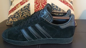 ladies black gazelles size 6