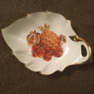 Vintage Crown Devon Pin Dish. Leaf Shaped. Fruit Decoration. Gold Edges - Picture 1 of 10