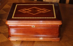 Zedernholzfurnier Zigarre Humidor Luftbefeuchter Hydrometer Hochglanz Inlay und Schlüssel - Bild 1 von 9