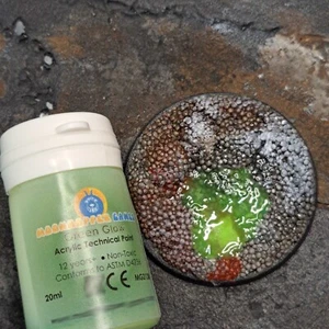 Acrylic Glaze: Green Glow glaze for miniature wargaming figures (luminous) - Picture 1 of 7