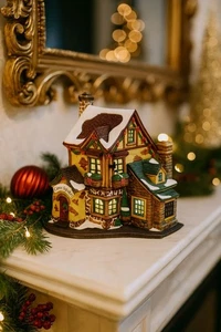 Vintage WERKBANK DES WEIHNACHTSMANNS "Victorian Series" TANZENDE ZUCKERPFLAUMEN beleuchtetes Haus - Bild 1 von 19