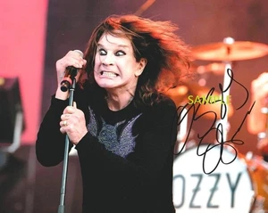 OZZY OSBOURNE REIMPRESIÓN FOTO 8X10 FIRMADA AUTOGRAFIADA MAN CAVE BLACK SABBATH BAND - Imagen 1 de 1