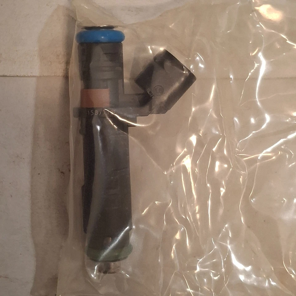 2005-07 Ford Lincoln Fuel Injector 5C3Z-9F593-DC - Image 1 of 4
