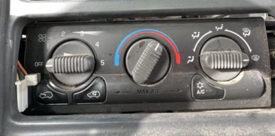 GMC SIERRA 2500 1999-2002 calefacción control aire acondicionado (manual sin descongelación trasera) Foto 1 de 2