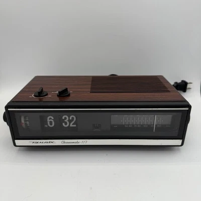 RadioShack Realistic Chronomatic 117 Wood Grain Flip Clock Radio AM/FM - Image 1 of 4