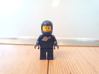 LEGO Classic Space Astronaut, Dark Blue, mit Helm und Air Tanks (dunkelblau) NEU - Bild 1 von 4