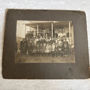Antigua fotografía de escuela o iglesia de 1900 con respaldo de cartón - Imagen 1 de 7