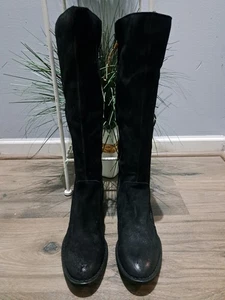 Neu mit Etikett geboren Felicia Damenstiefel Größe 8,5 hoch schwarz Wildleder Blockabsatz Distress - Bild 1 von 11