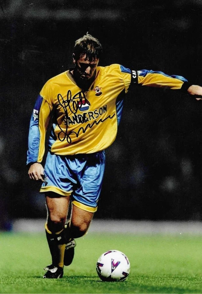 MATT LE TISSIER SOUTHAMPTON SIGNED 12 X 8 INCH PHOTO - SANDERSON AWAY KIT - Image 1 of 1