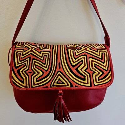 Columbian Leather Wayuu Mola Crossbody purse by Boots 'n Bags Native Flap bag - Imagem 1 de 4
