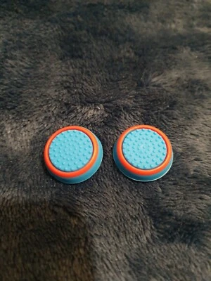 Controller Thumb Grips Xbox/PlayStation Blue With Red Stripe. 025/042 - Image 1 of 2
