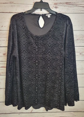 Top para mujer Cato negro medallón cuello redondo terciopelo manga campana talla grande 18/20W Foto 1 de 4