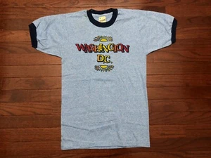 NEUF T SHIRT VINTAGE années 80 WASHINGTON D.C. RINGER HOMME PETIT BLEU ANNÉES 80 DC e - Photo 1/5
