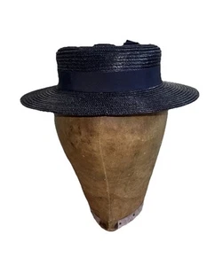 SOMBRERO VINTAGE AÑOS 30 AZUL MARINO CINTA LAZO DETALLE ESPALDA PAJA ALA SOMBRERO - Imagen 1 de 10