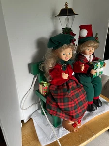 Animated Christmas Girl & Boy On Bench Lamp Post Motion Light Vintage Matrix Ind - Picture 1 of 3