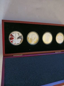 THREE coin set (TWIN TOWERS-Penagon-Fire Fighters).999 Silver +1 2004 Hologram - Picture 1 of 4