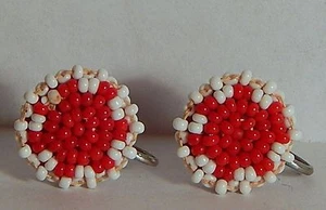 PENDIENTES DE COLECCIÓN ROJO Y BLANCO CON CUENTAS DE SEMILLAS NATIVAS AMER - Imagen 1 de 2