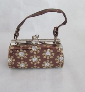 Cartera marrón con estampado floral se adapta a muñecas chicas americanas de 18 - Imagen 1 de 4