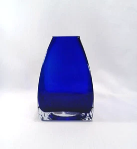 Kobaltblaue mundgeblasene vierseitige Glasvase 6" hoch - Bild 1 von 10