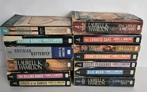 Laurell K. Hamilton Lot of 13 Anita Blake Vampire Hunter Book Paperback Books - Imagen 1 de 9
