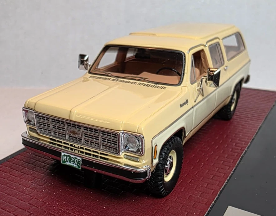 Matrix 1:43 1978 Chevrolet Suburban K10 4X4 Buckskin Beige & White BEAUTIFUL! - Image 1 of 4