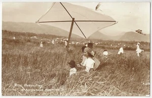 1920 Zamboanga, Filipinas FOTO REAL Cosecha de Arroz, Mujer Bajo Paraguas - Imagen 1 de 2