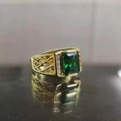 Anillo solitario de esmeralda verde natural de 3 quilates enchapado en oro amarillo de 14 quilates para hombre Foto 1 de 4