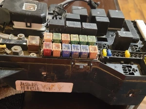 2000-2004 Legacy OEM Climate Control Bracket for Installation (2 Pieces) - Foto 1 di 1