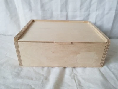 Handmade medium wooden storage hinged magnetic closure box (24 x 17 x 9 cm) - Image 1 of 4