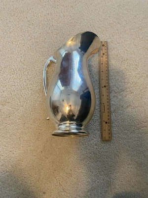 Jarra de agua plateada Foto 1 de 3