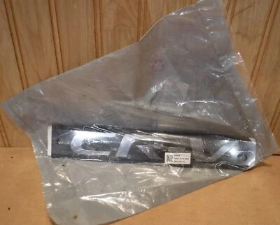 Placa de identificación trasera emblema 75722-TLA-A00 Honda CR-V 2017-2021 FABRICANTE DE EQUIPOS ORIGINALES nueva Foto 1 de 4