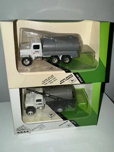 2 ERTL John Deere Milk Tanker 1/64 Scale 5545 & 5544 Die-cast Metal Toy *NEW* - Picture 1 of 5