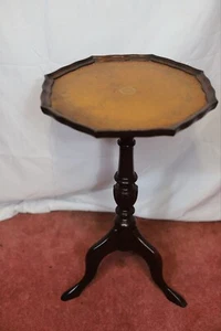 Bellissimo piccolo tavolo da vino con piano in pelle - Foto 1 di 9