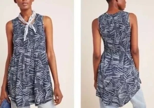 By Anthropologie Riley gesmokte Tunika Top geometrisch Coastal XS blau fließend Chiffon - Bild 1 von 8