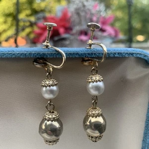 Vintage Gold Tone Faux Pearl Dangle Earrings Screw Back Clip Ons Elegant Dangles - Picture 1 of 11
