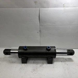 bolt down hydraulic steering cylinder..not Sure What It Fits. - Bild 1 von 6