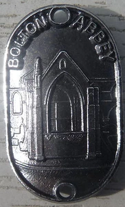 WALKING STICK BADGE WITH PINS HISTORICAL BOLTON ABBEY- BRASS CHROMIUM PLATED NEW - Foto 1 di 1